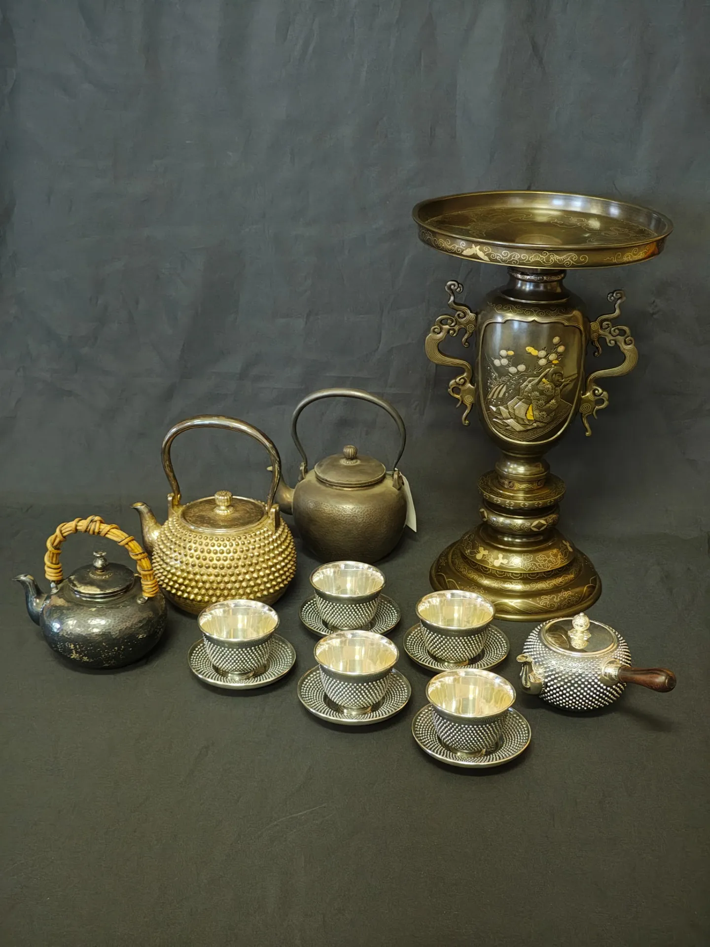 銀瓶、鉄瓶、茶器など